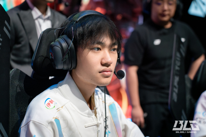 续约1年！拜仁后防补丁获空前重视 2主力受伤变身香饽饽.