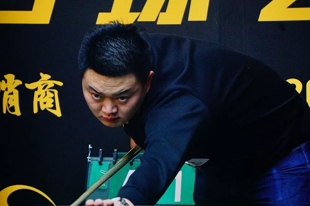 详解棒球规则中的触身球真假判定主审如何通过球的弹跳路径识别虚假